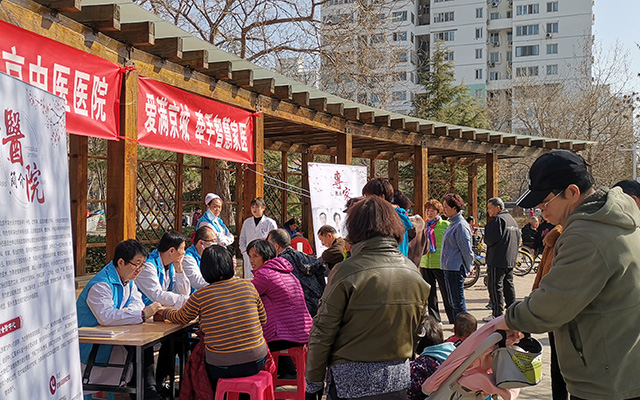 【学雷锋日】HUAQIU.COM华球体育(中国大陆)科技公司,举办“爱满京城，牵手智慧家医”志愿服务活动(图2)